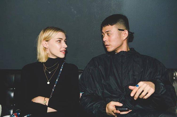 我酸了rapper的女朋友都太好看了吧