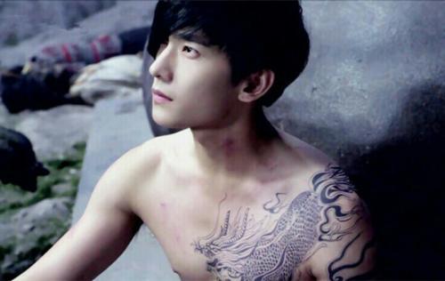 谁有盗墓笔记杨洋身上的麒麟纹身图片