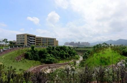 新闻中心 > 正文  西大附中位于两江水土高新园云汉大道旁,投资约7.