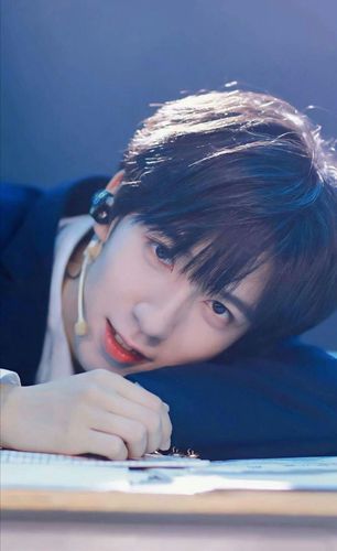 壁纸库第25期:贺峻霖高清无水印手机壁纸 壁纸推荐