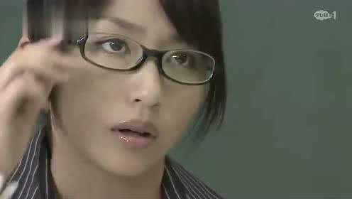 假面骑士甲斗王岬小姐学校数学老师打扮靓丽,我给分!