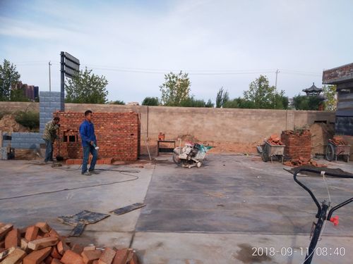 医院西大门门仓,垛柱施工.