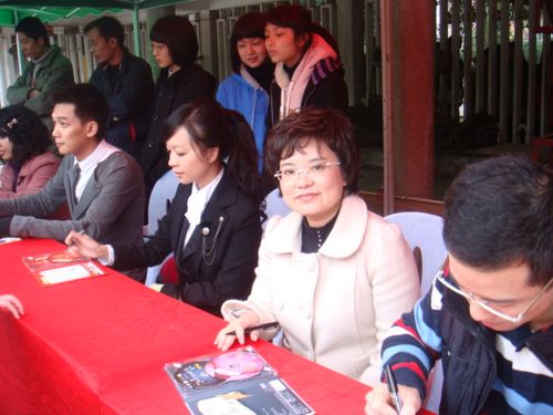 他们在采访肖笛小黑