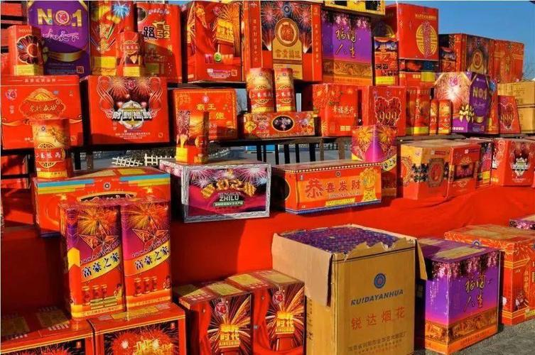 后来的烟花种类越来越多 滴滴筋儿,窜天猴 还有小男孩们最爱的震天雷