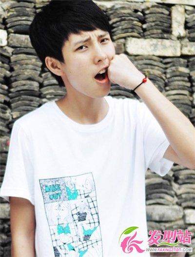 什么发型适合娃娃脸男生娃娃脸男生时尚烫发