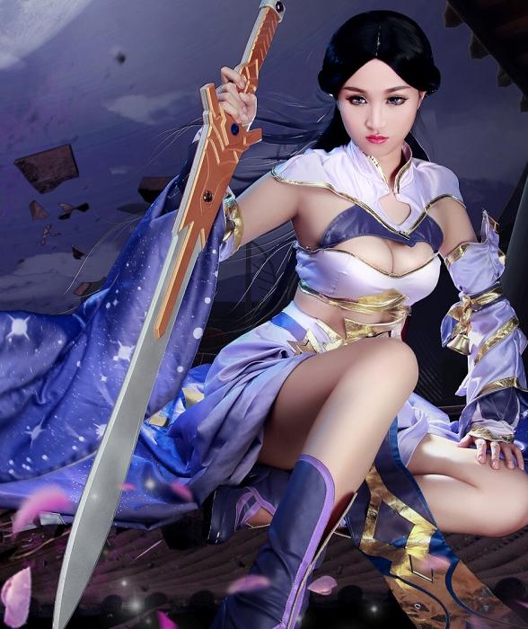 除了王者荣耀角色cos之外,还有lol的cos哦!