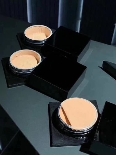 serge lutens芦丹氏卤蛋贵妇粉底