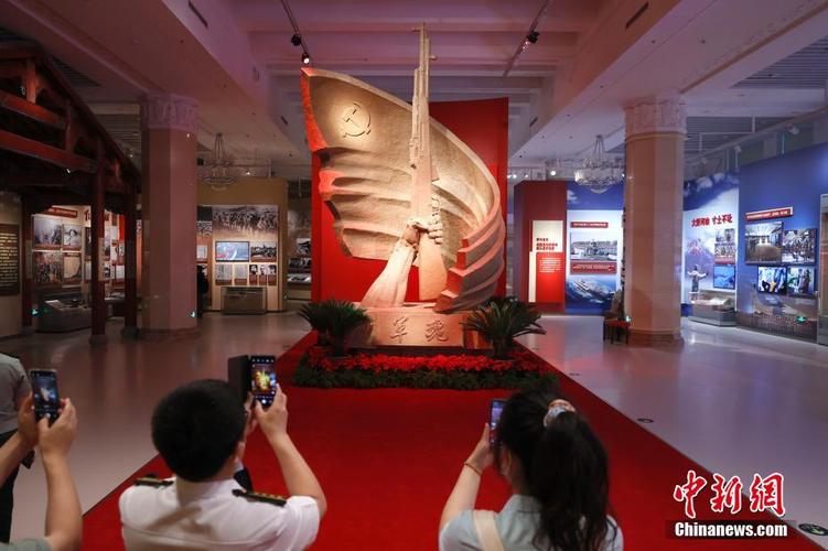 "在党的旗帜下前进——人民军队庆祝中国共产党成立100周年主题展览