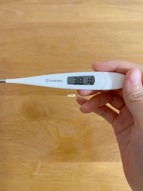 莫德纳第二针名不虚传_发烧_新冠疫苗_职场_体温计_补水_退热贴_手机