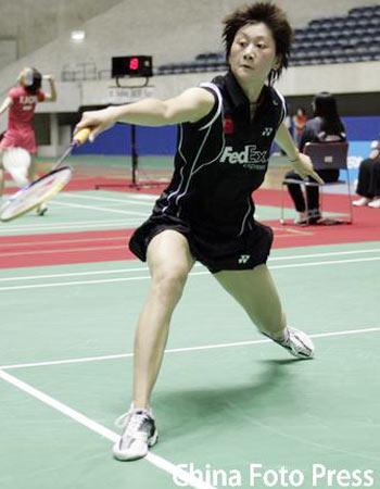 图文:2008奥运希望之星羽毛球朱琳 上网放小球