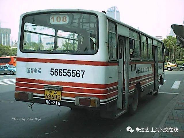 2002年行驶在平型关路上的108路公共汽车,使用一汽太湖xq6960s型客车