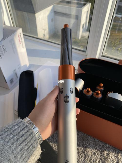 戴森卷发棒_卷发棒_戴森怎么样_自然卷_吹风机_直发梳