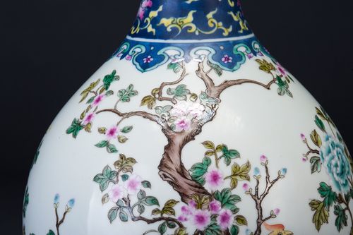 清雍正珐琅彩花鸟长颈瓶