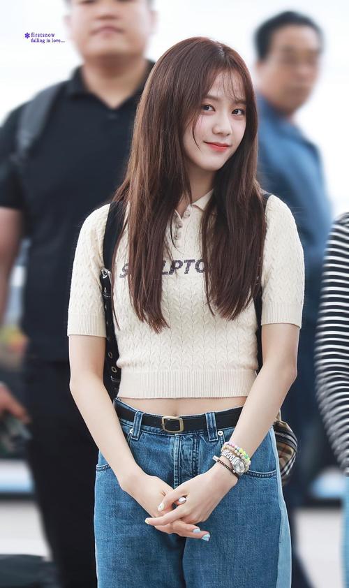 jisoo前天机场太绝了吧 为美女哭泣 (后知后觉