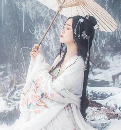 白衣气质古装女生头像