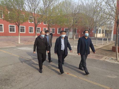 利津县陈庄镇党委书记扈大强莅临陈庄镇中学调研指导工作