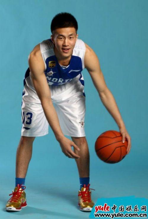 备战里约奥运会《中国好家庭》郭艾伦自曝罚站练球