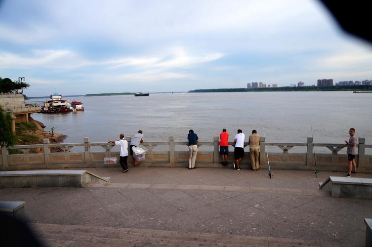 鄂州市滨江公园观音阁夏末晨光