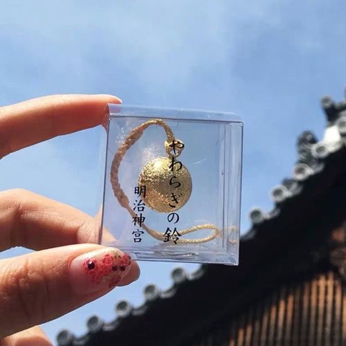 日本旅游纪念品东京明治神宫御守金色铃铛御守汽车