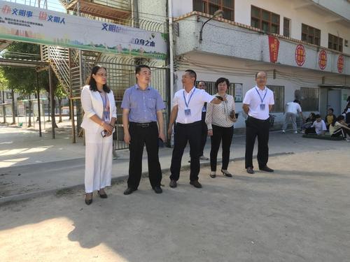 钟凌玮副县长到丰顺各校调研指导工作