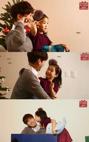 epik high成员tablo的女儿haru展现了3段式撒娇,引发众多关注.