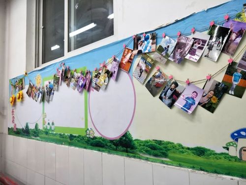 让每一面墙壁说话绵阳中学育才学校开展最美教室班级文化布置评比活动