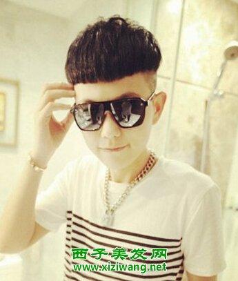 男生帅气短款蘑菇头发型