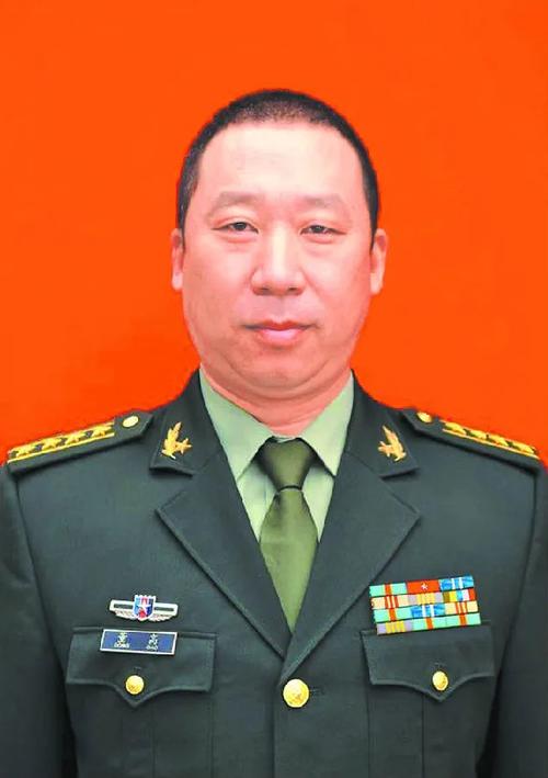 董高,甘肃省酒泉军分区副司令员(湖北省恩施市人民武装部原部长)