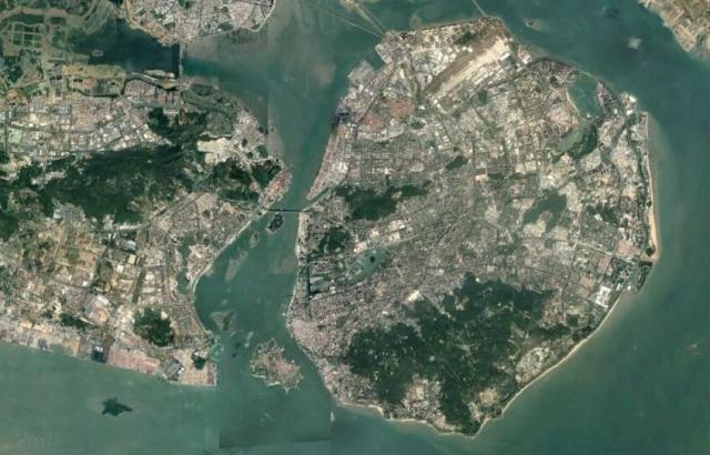 卫星地图上看厦门:这是一个岛屿城市,岛内寸土寸金