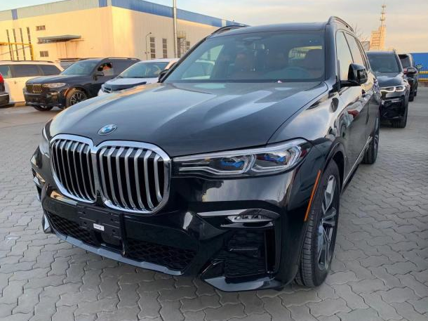 2021款宝马x7平行进口展位现车优惠价格