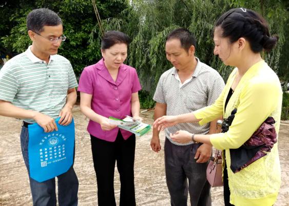 河源市人大常委会副主任科协主席吴素香到东源县鲜绿态农场科普示范