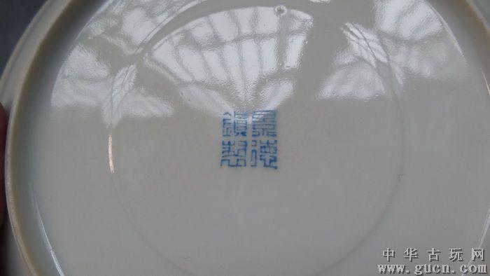 811.七十年代精品景德镇厂货蓝料篆书款"景德镇制"重彩描*卉盘