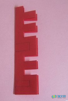 是中国美术民俗中的一绝,两个并列的喜字方正,对称,那么这样剪出双喜