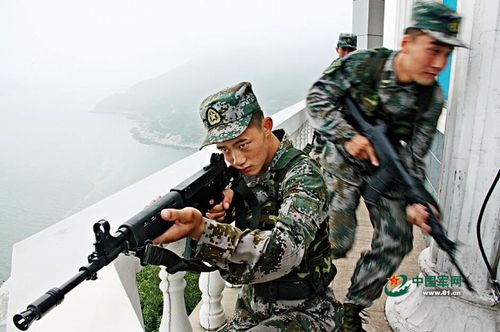 南京军区某海防团六连自转隶海防部队以来,一直戍守着这一国门要塞,像