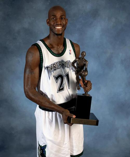 场均26 15 7!超越时代的全能王|加内特|森林狼_新浪