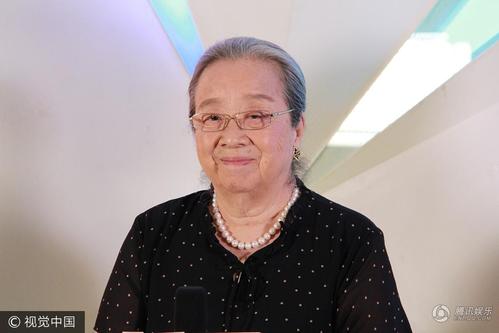 81岁老戏骨李明启精神矍铄 再现"容嬷嬷"表情包