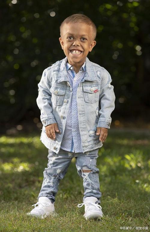 90年代老家悍妇不孝公婆,下药邻居,如今两子啃老