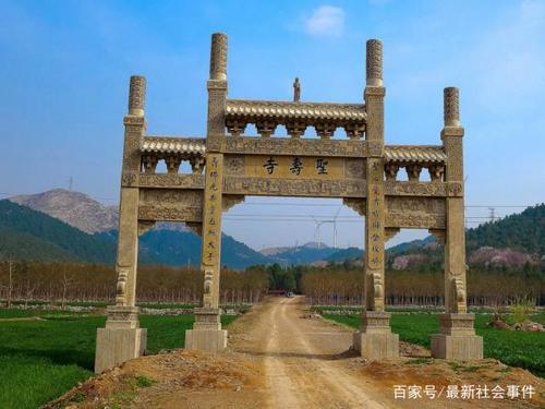 安徽宿州萧县永固镇圣寿寺山门.