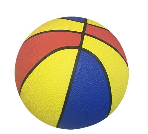 幼儿交流进退拍球的方法后,教师做技巧指导