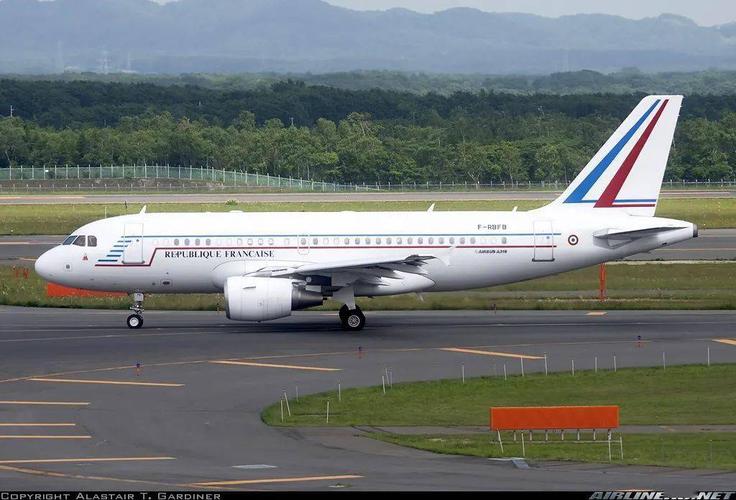 穷哇!法国空军要拍卖总统专机