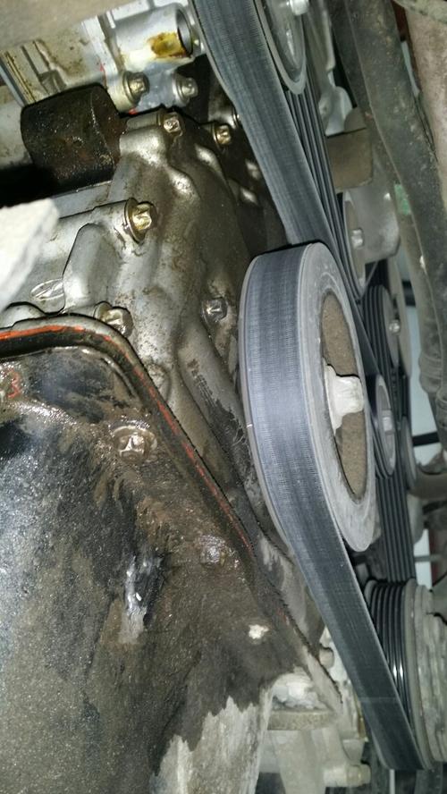 华晨中华骏捷隐瞒出售库存车发动机漏油