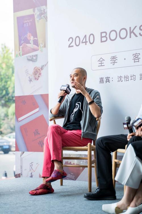 作家冯唐客听认为,以现代人的生活节奏,能够1个月安静坐下来认真看完