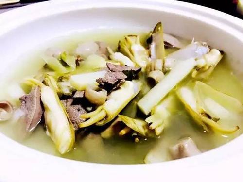 酸笋海鲜汤