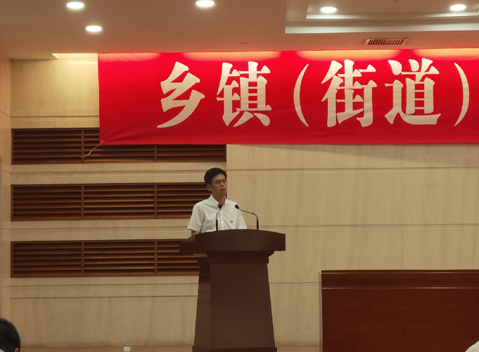 瓯海区新桥街道党工委书记张昶作现场交流.