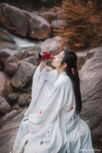 古风美女英气逼人摄影写真图片 举世皆浊我独清,众人