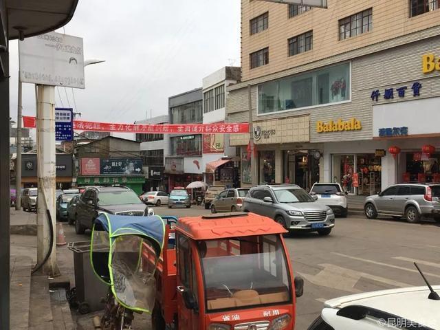 位于泸西县城的一条小巷巷里面,泸西县北正街88号附近