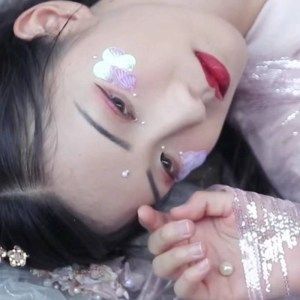 抖音贝壳妆表情包眼妆人鱼鲛人泪钻贴片脸部装饰鱼鳞亮片古风汉服