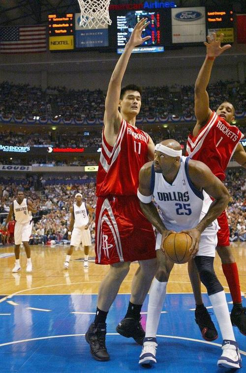 无视姚明只服奥尼尔当年自诩联盟第二中锋的丹皮尔生涯成就如何