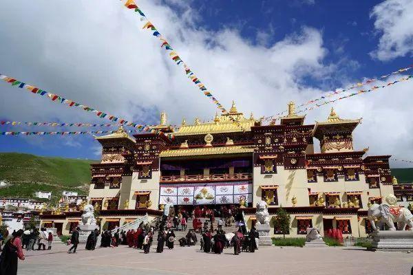 青藏地域民族建筑研究七十年回顾与未来展望