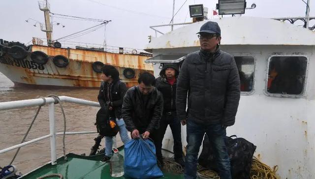 恐怖渔船鲁荣渔2682号33人出海22人死亡真实版太平洋大逃杀